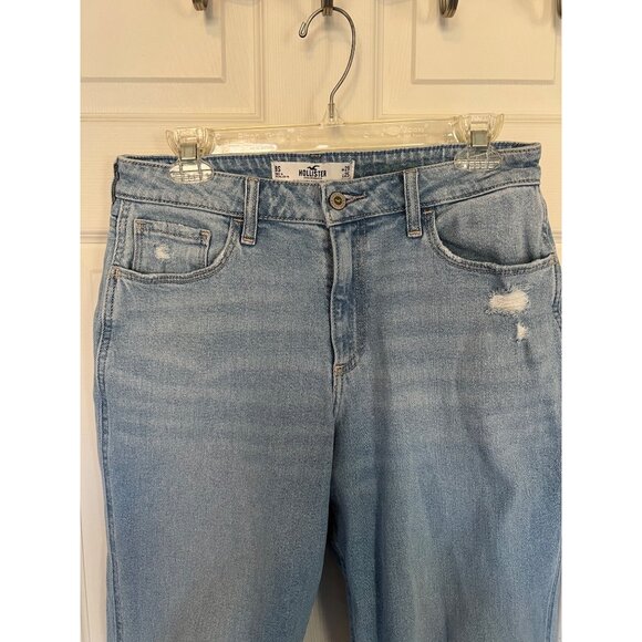 Hollister Distressed Curvy High-Rise Mom Jean Medium Wash Size 9 Short - Picture 2 of 8